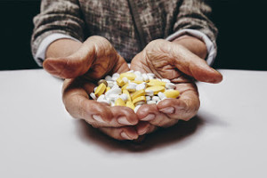 opoid-painkiller-abuse-among-seniors-and-older-adults