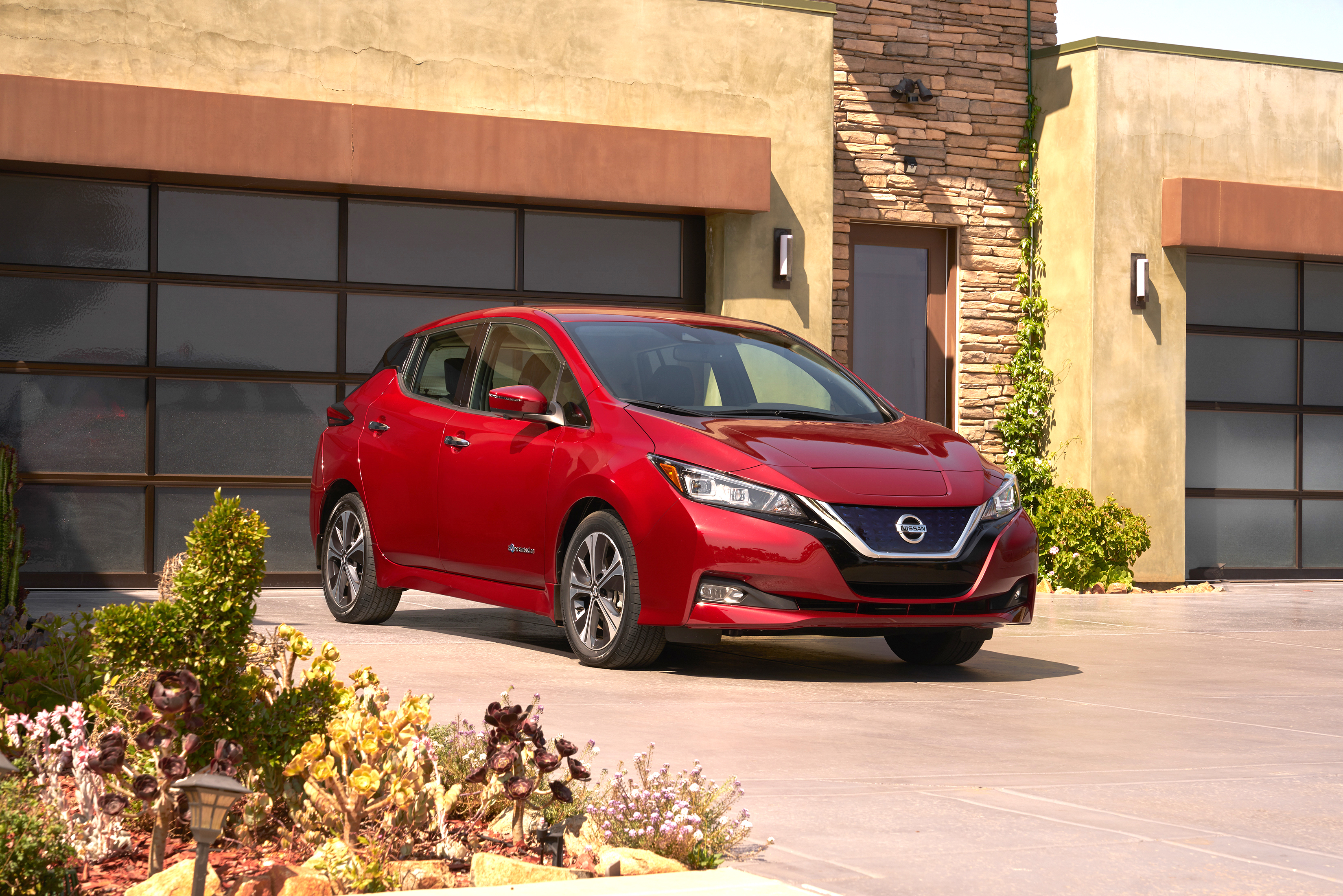 pge customers can 3k off new nissan leaf electric vehicle