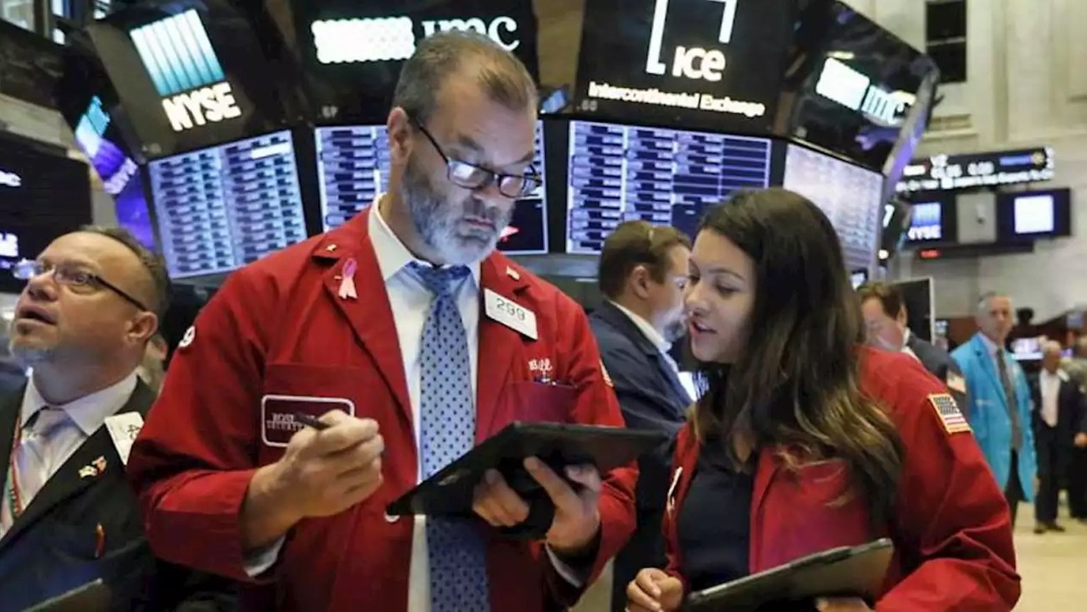 US Stocks Fall After Deluge of Mixed Earnings Wall Street stocks