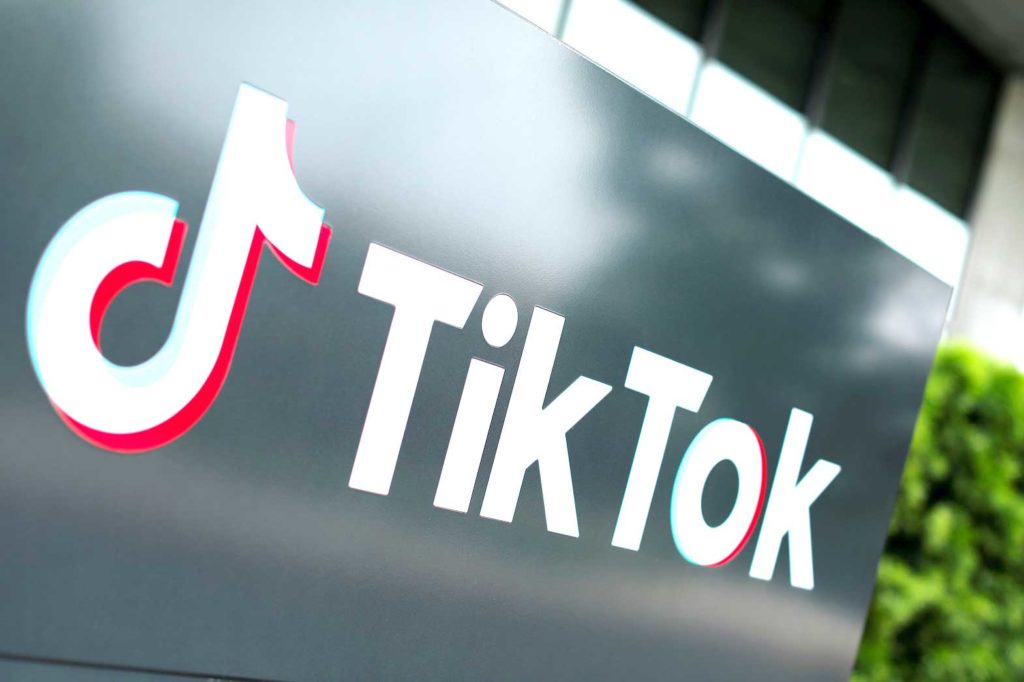  The TikTok logo is pictured outside the company's U.S. head office in Culver City, California, U.S., Sept. 15, 2020. REUTERS/Mike Blake