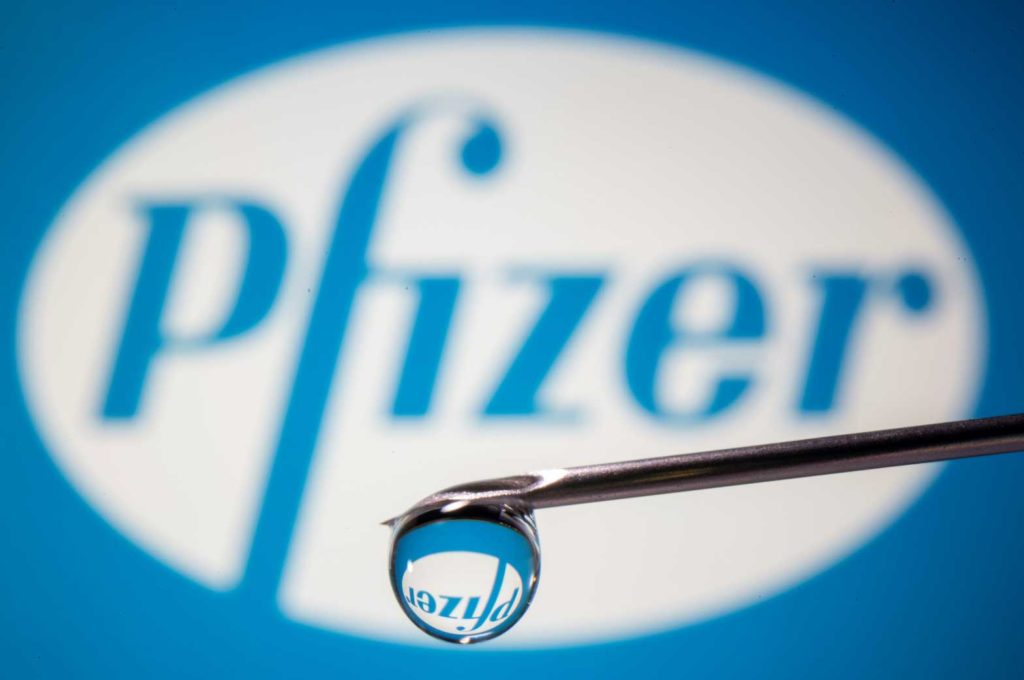 Pfizer's logo is reflected in a drop on a syringe needle in this illustration taken November 9, 2020. REUTERS/Dado Ruvic/Illustration
