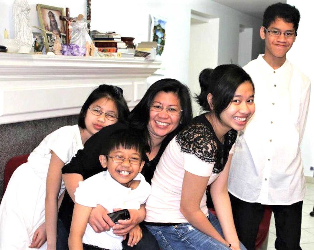 Rhea Villavicencio with her children, from left, Mikhaela, Lance, Rhea, Andrea, and JM. CONTRIBUTED