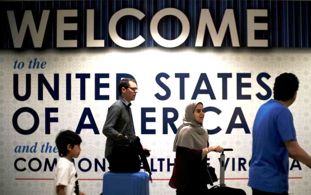 International passengers arrive at Washington Dulles International Airport on June 26, 2017. (Reuters / James Lawler Duggan)