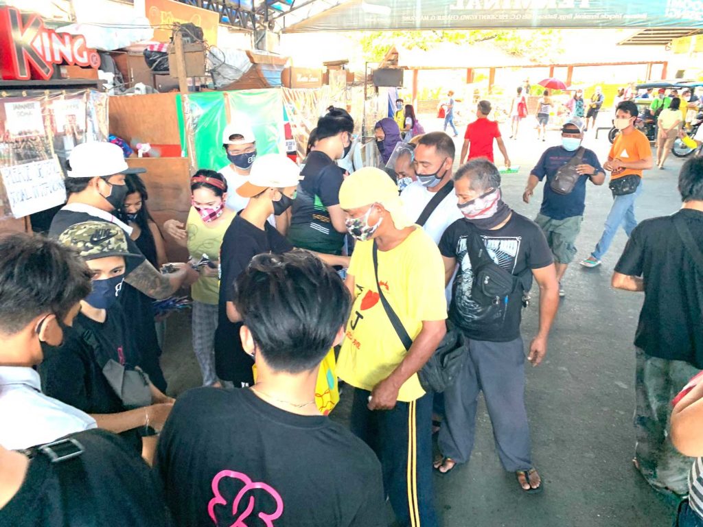 Workers of “My E three” in the Philippines distribute free masks to needy Filipinos affected by the pandemic. CONTRIBUTED