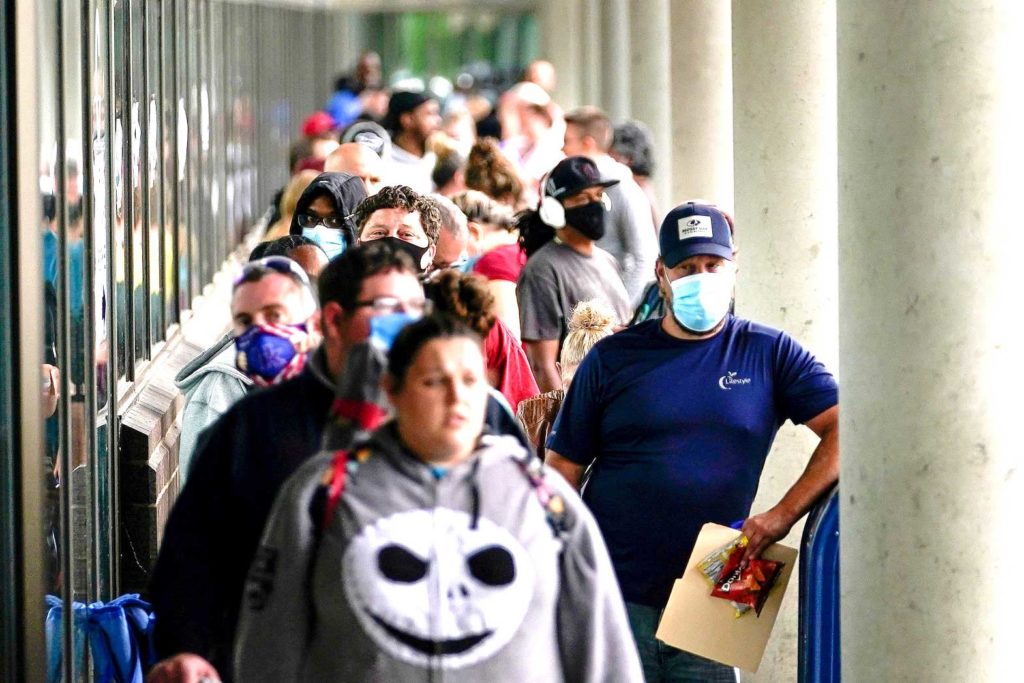 Hundreds of people line up outside a Kentucky Career Center hoping to find assistance with their unemployment claim in Frankfort, Kentucky, U.S. June 18, 2020. REUTERS/Bryan Woolston/File Photo