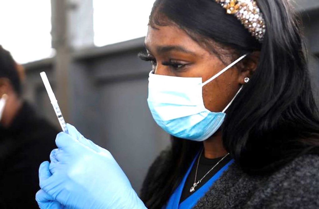 FILE PHOTO: A medical worker prepares to administer the Pfizer-BioNTech COVID-19 vaccine at a drive-through COVID-19 vaccination site at the Strawberry Festival Fairgrounds in Plant City, Florida, U.S. January 13, 2021. REUTERS/Octavio Jones