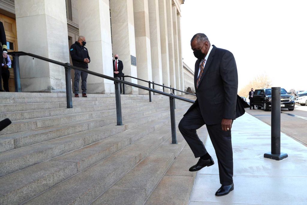  Newly confirmed U.S. Defense Secretary Lloyd Austin arrives to begin his first day in office at the Pentagon in Arlington, Virginia, U.S., January 22, 2021. REUTERS/Tom Brenner