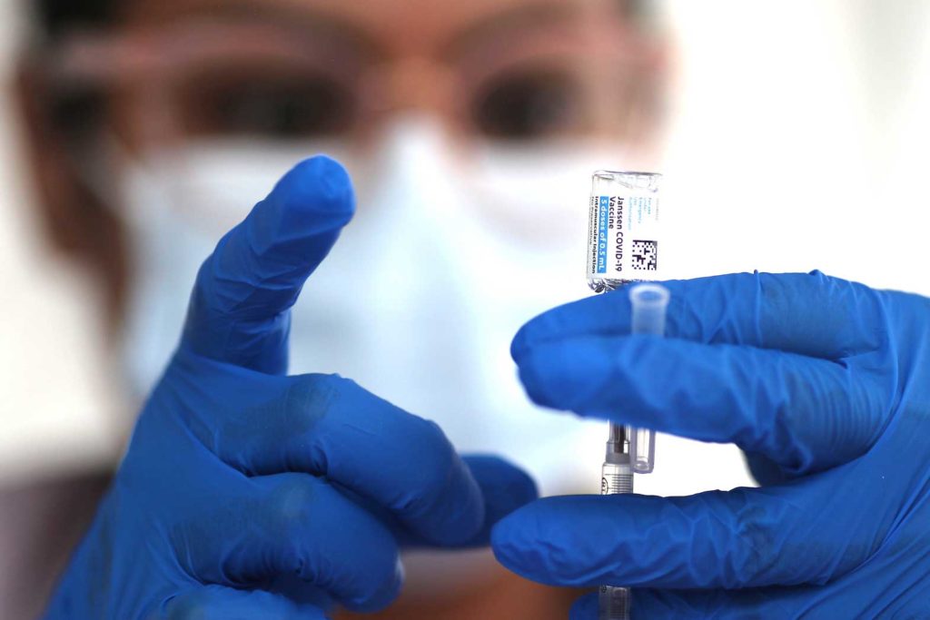 A nurse draws from a vial of Johnson & Johnson coronavirus disease (COVID-19) vaccine, in Los Angeles, California, U.S., March 25, 2021. REUTERS/Lucy Nicholson/File Photo