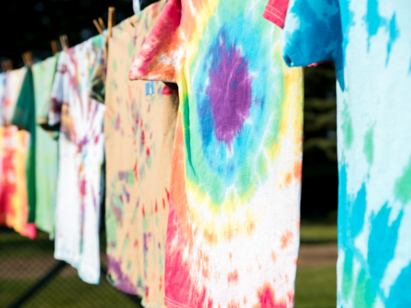 6 easy ways on how to tie-dye shirts | Step-by-step instructions