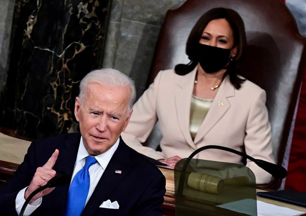  U.S. President Joe Biden addresses a joint session of Congress as U.S. Vice President Kamala Harris looks on at the U.S. Capitol in Washington, U.S., April 28, 2021. Jim Watson/Pool via REUTERS