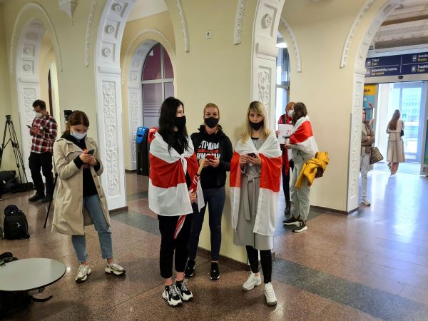 Airlines shun Belarus, opposition leader says journalist tortured
