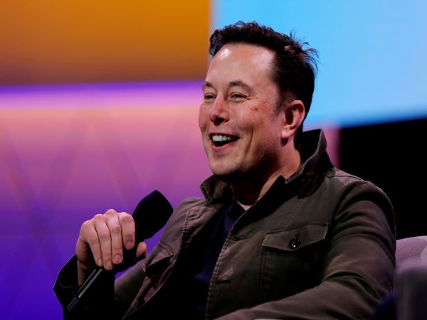 Bitcoin price lower after Musk tweet