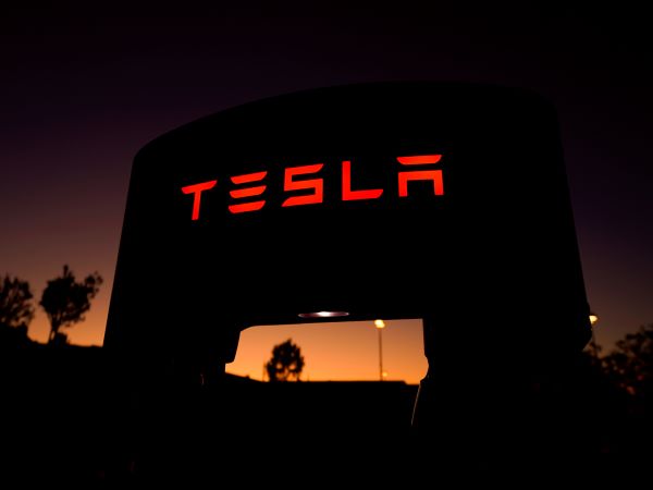 How murky legal rules allow Tesla's Musk to keep moving markets