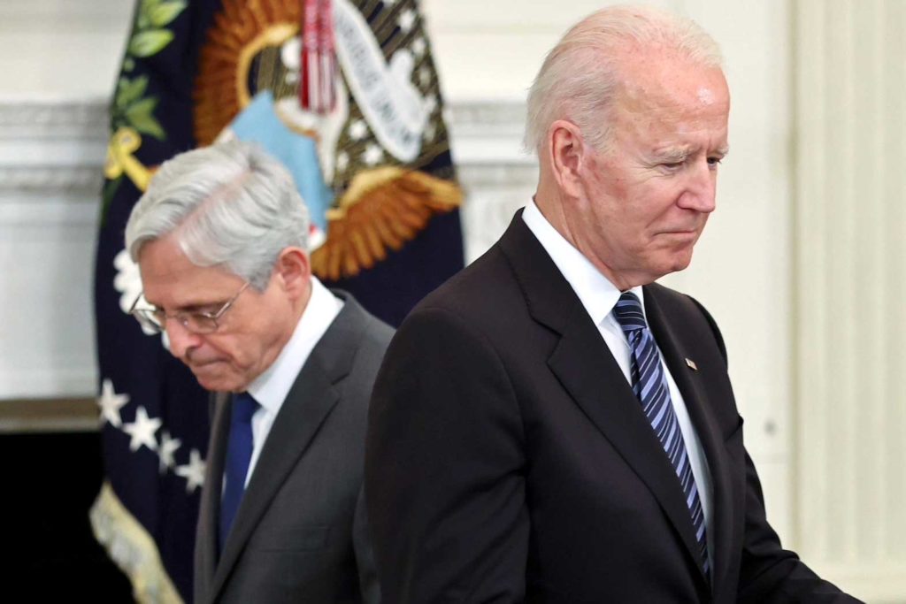 U.S. Attorney General Merrick Garland is seen next to U.S. President Joe Biden during the delivery of remarks after a roundtable discussion with advisors on steps to curtail U.S. gun violence, at the White House in Washington, U.S. June 23, 2021. REUTERS/Jonathan Ernst/File Photo