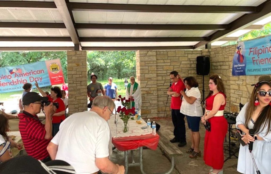 PIWC 2020-21 Chair Jetjet Gruezo (right, in red dress) addresses attendees of the June 12 community picnic at Dam #4 Forest Preserves in Park Ridge, after a Mass was celebrated by Fr. Carlos Llagas, who prayed for those who suffered due to the pandemic and gave thanks for the blessings of freedom. PINOY