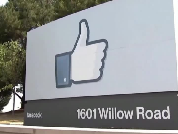 Facebook's slowdown hang overs ads while Zuckerberg talks metaverse