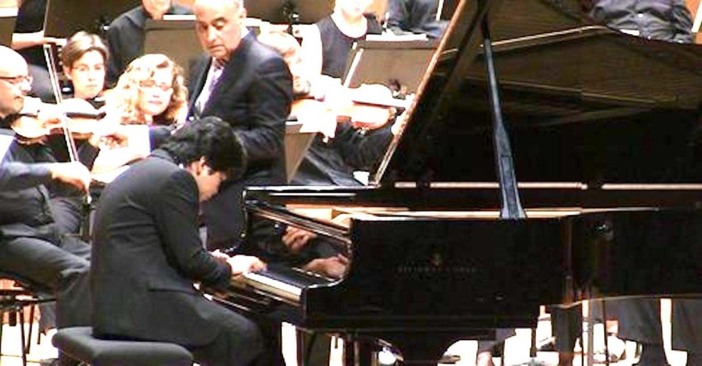 Johann Derecho ecently gave a third year recital, playing Liszt’s Piano Sonata in B minor  YOUTUBE