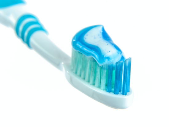 Does toothpaste help cold sores?
