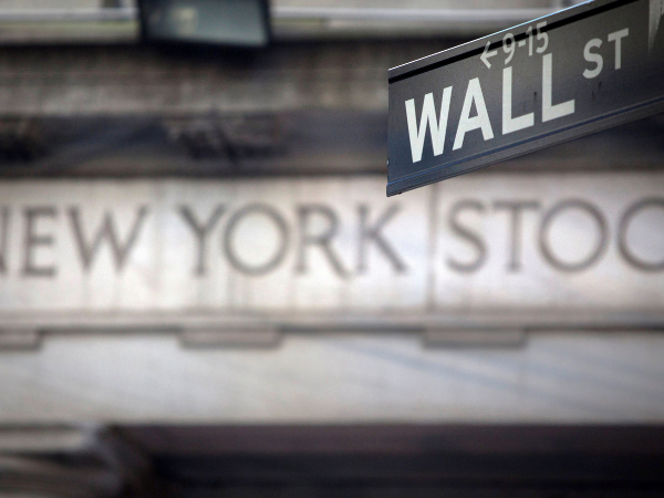 Wall Street drops as economic woes hit banks, industrials stocks