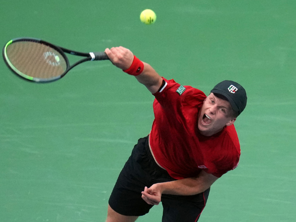 Novak Djokovic beats flat start to reach US Open quarter finals