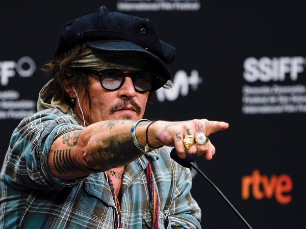 Johnny Depp condemns cancel culture receiving San Sebastian's prize