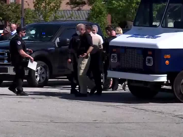 12 wounded as gunman kills one and then himself at Kroger supermarket