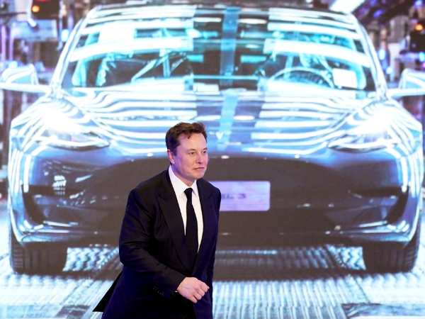 Elon Musks Reaction to Apple's "iCar"