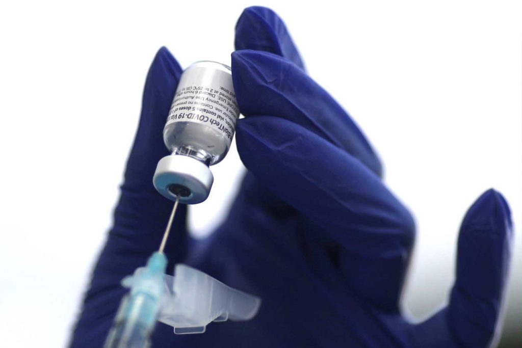 A healthcare worker prepares a Pfizer coronavirus disease (COVID-19) vaccination in Los Angeles, California, U.S., January 7, 2021. REUTERS