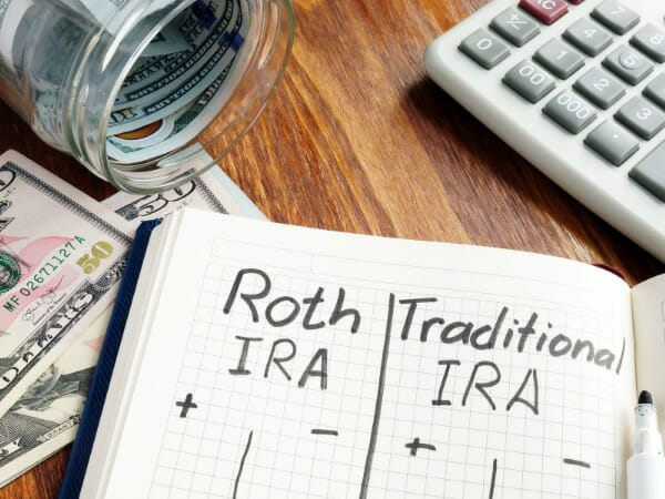 This is a note comparing Roth IRAs and traditional IRAs.