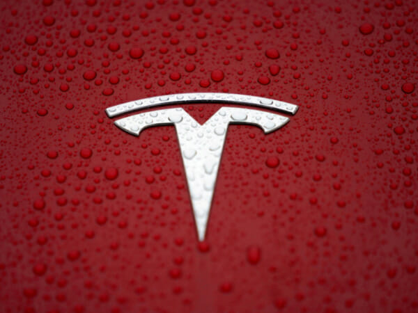 Tesla shares rebound after selloff took market value below $1 trillion