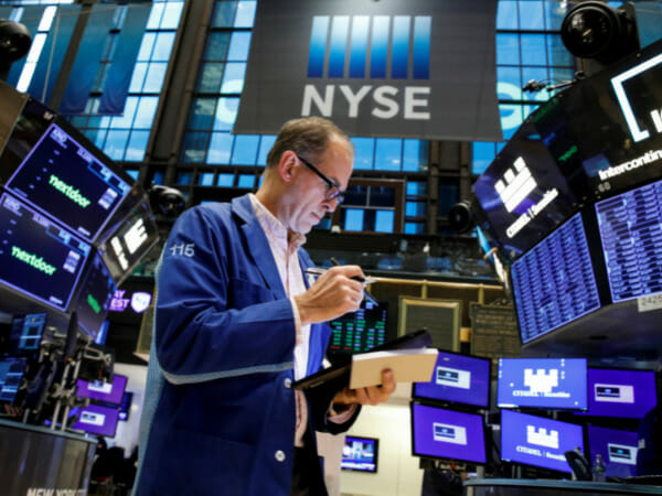 Wall Street drops as COVID-19 fears reappear with threats to market