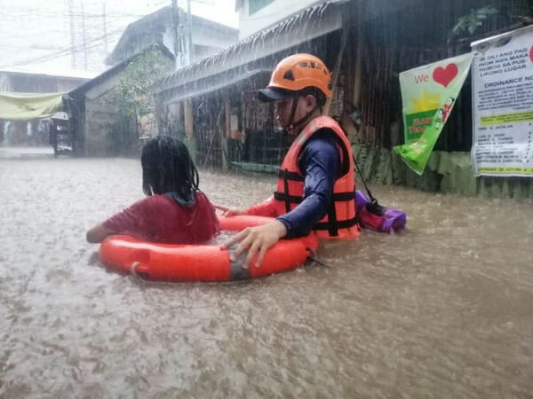 Massive evacuation of thousands in Philippines due to Typhoon Rai