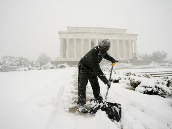 Winter storm hits Washington as it cross the US East Coast