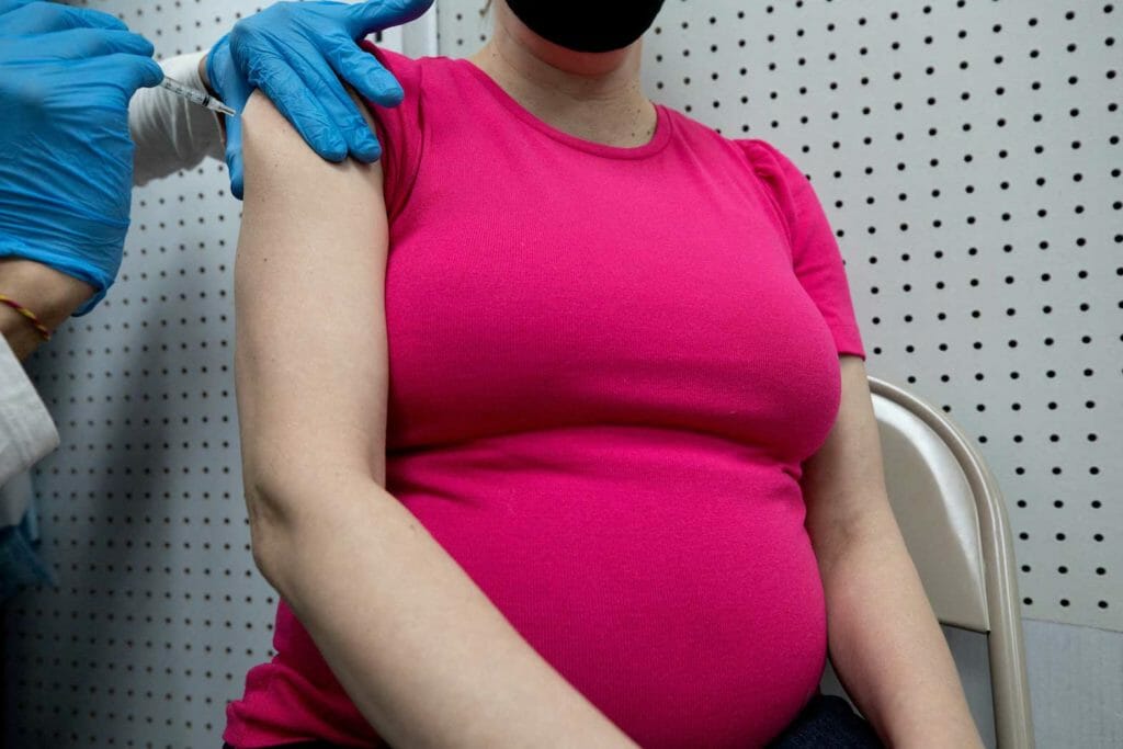  A pregnant woman receives a vaccine for the coronavirus disease (COVID-19) at Skippack Pharmacy in Schwenksville, Pennsylvania, U.S., February 11, 2021. REUTERS/Hannah Beier Steenhuysen