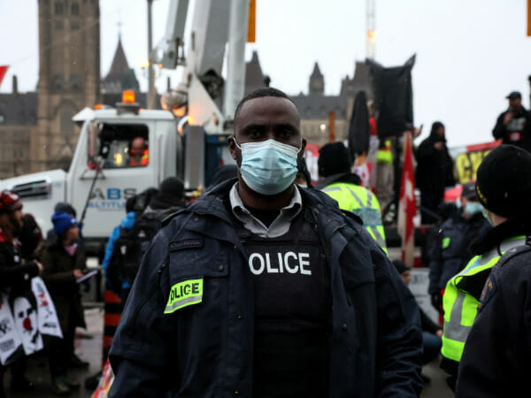 Police advice Canada protesters of imminent action to clear them