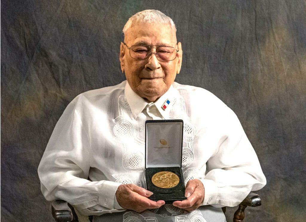 Celestino Almena with his Congressional Gold Medal. FILVETREP