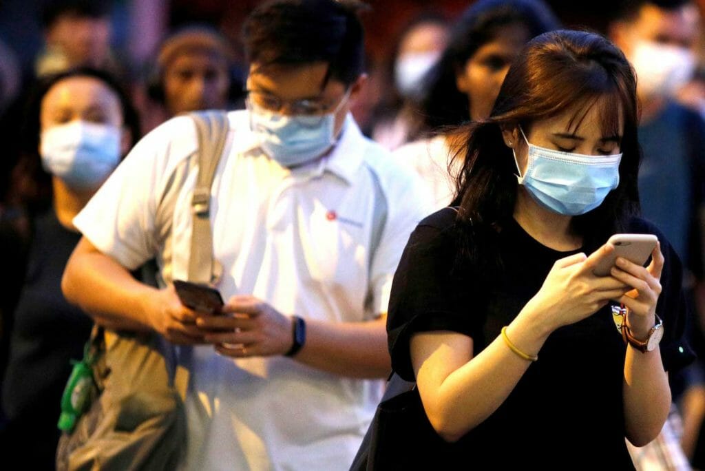 People wear face masks during the outbreak of coronavirus disease (COVID-19) in Singapore, April 3, 2020. REUTERS/Edgar Su