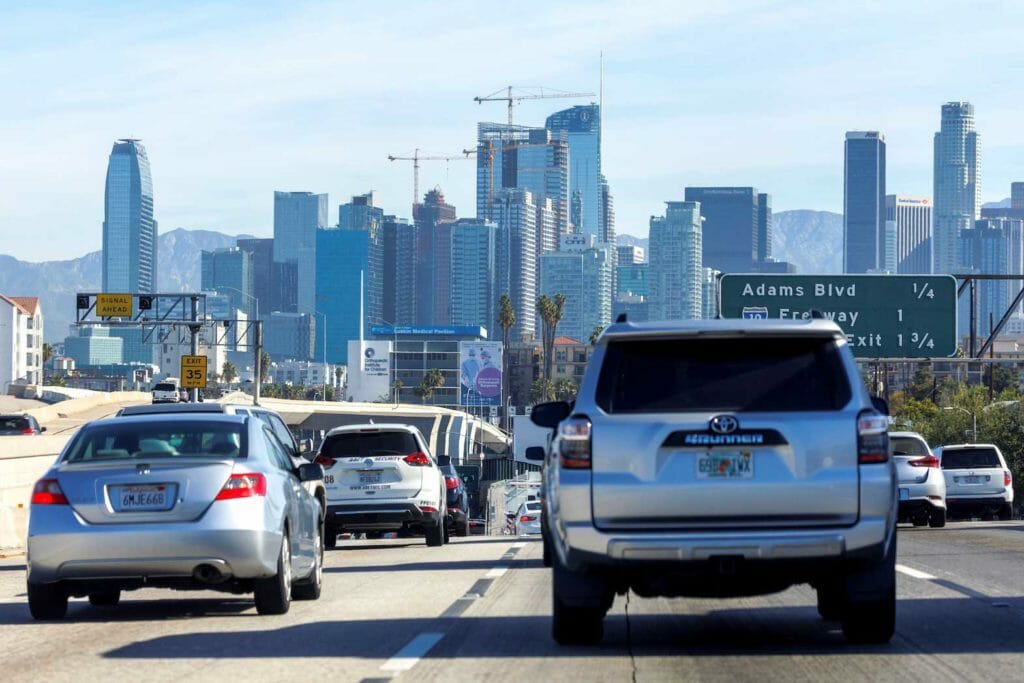  Traffic moves along a freeway as vehicles travel towards Los Angeles, California, U.S., March 22, 2022. REUTERS/Mike Blake