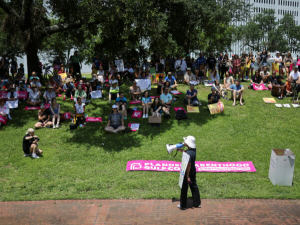 Thousands in US march in support for abortion rights