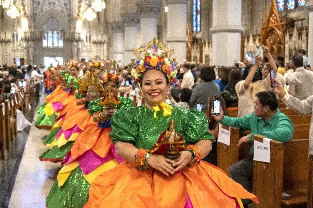 Many of the participants carried intricately designed statues of religious figures, while others dressed in elaborate, vibrantly colored costumes and cultural attire. 