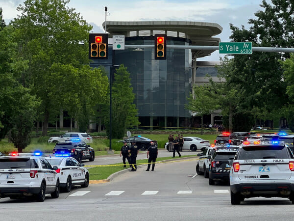 Four killed as gunman attacks in Oklahoma medical center