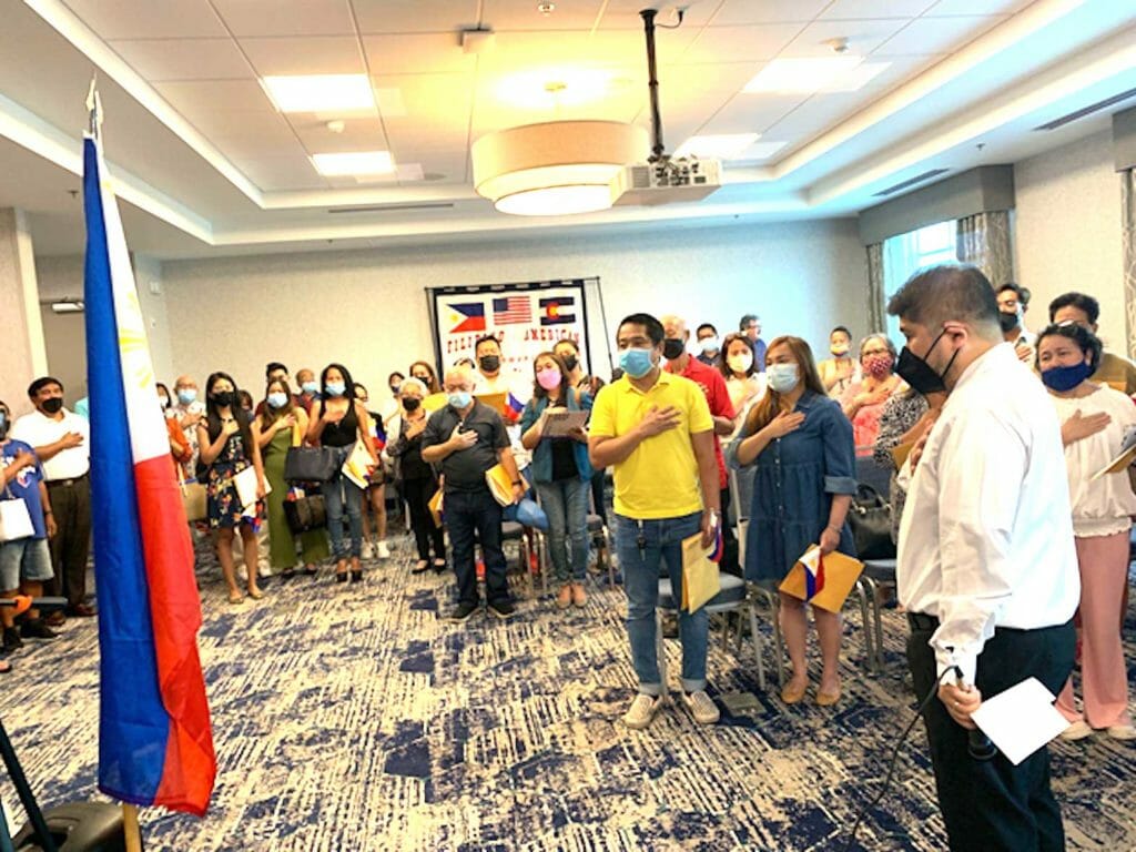New dual citizens sing ”Lupang Hinirang” after having swearing oath of allegiance administered by Consul Jed Llona at the Philippine Consulate General in San Francisco’s Consular Outreach Mission in Colorado Springs, Colorado on 20 June 2022. CONTRIBUTED
