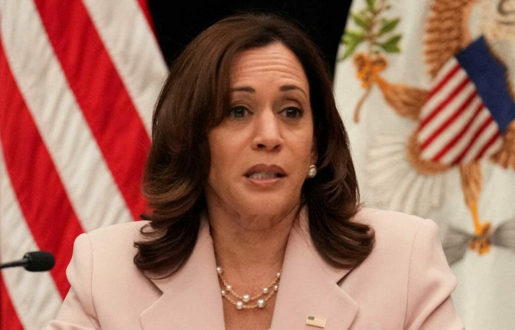  U.S. Vice President Kamala Harris hosts a round table with business executives, on the sidelines of the ninth Summit of the Americas, in Los Angeles, California, U.S. June 7, 2022. REUTERS/Lauren Justice