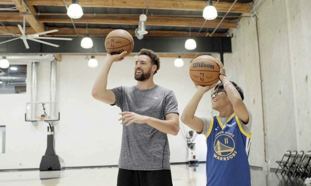  Golden State All-Star Klay Thompson does some shots with Joseph Tagaban, a 15-year-old cancer patient. (Courtesy ESPN)