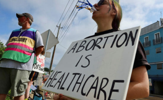 US health dept says doctors must provide abortion if mothers life is at risk