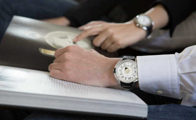 DWISS: Swiss Made Watches with Innovative Time Reading