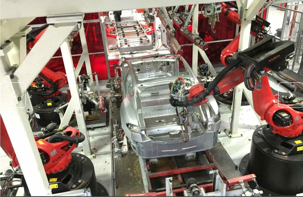  Tesla vehicles are being assembled by robots at Tesla Motors Inc factory in Fremont, California, U.S. on July 25, 2016. REUTERS/Joseph White/File Photo