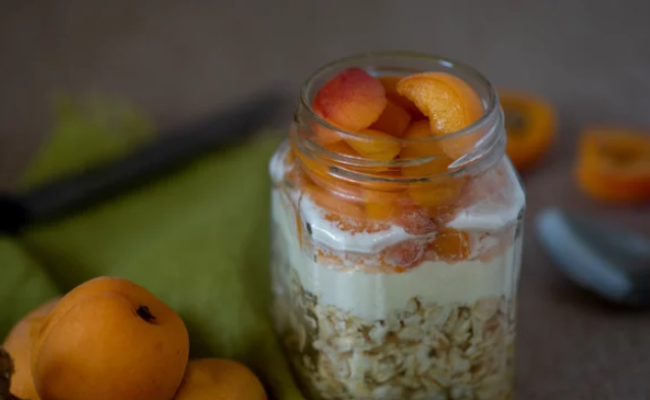 Overnight Oats with Apricots and Dates