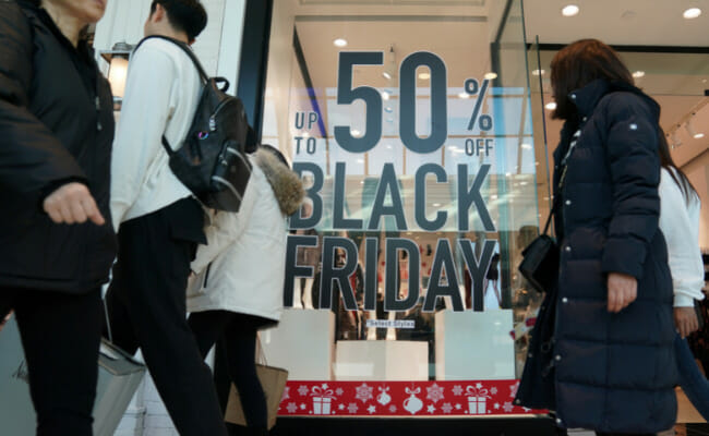 U.S. holiday sales growth expected to slow as inflation hits shoppers