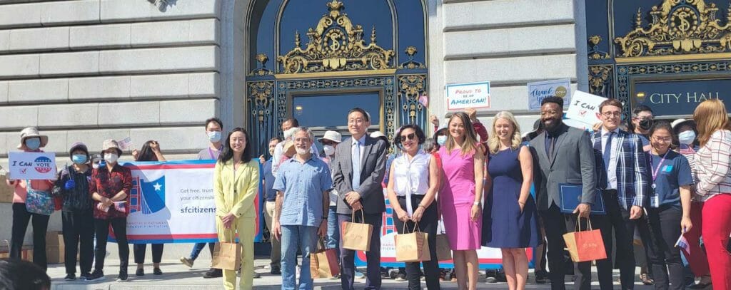 New U.S. citizens together with their mentors and supporters gather at the steps of San Francisco City Hall to celebrate National Citizenship Month.  INQUIRER/Jun Nucum 